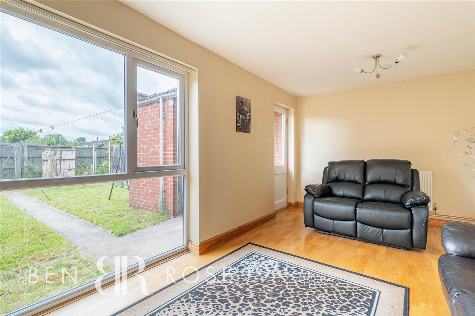 3 bed property in Glover Close, Leyland